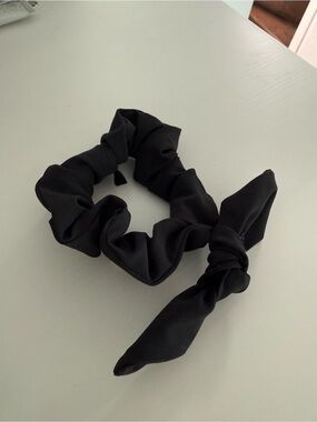 Lululemon Black Knot Bow Scrunchie Hair Tie